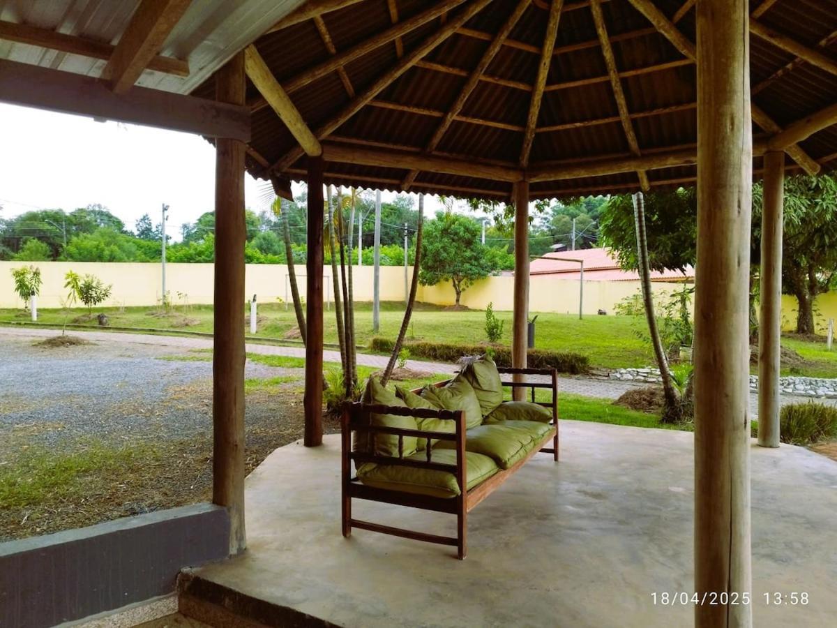 Chacara Charmosa Com Piscina, Campo De Futebol Villa Guaratingueta Bagian luar foto