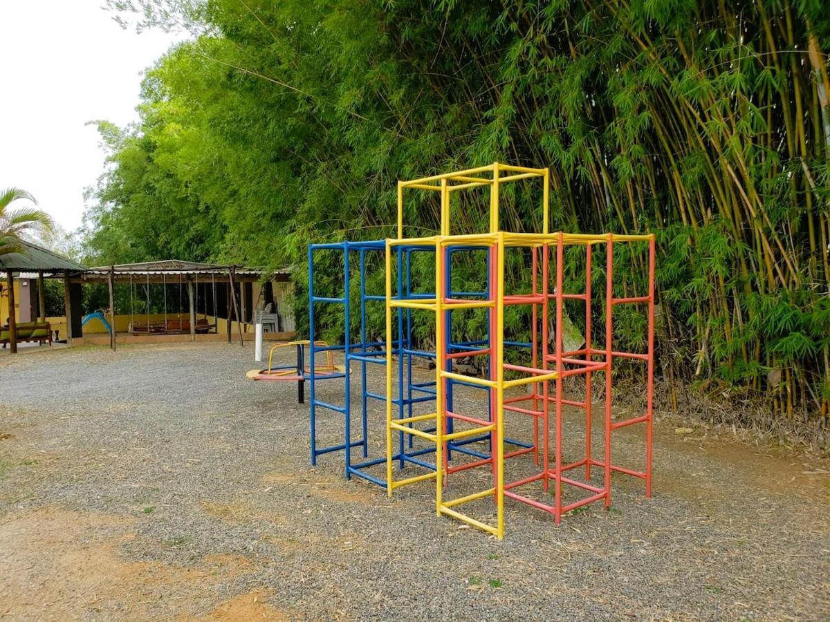 Chacara Charmosa Com Piscina, Campo De Futebol Villa Guaratingueta Bagian luar foto